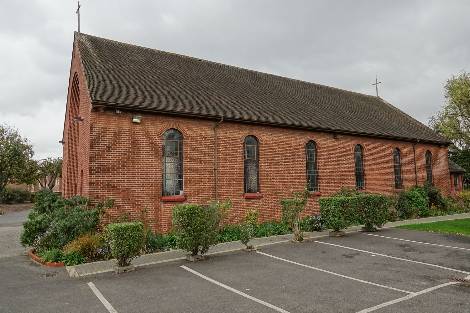 St Theresa, Eastern Avenue, Newbury Park (Roman Catholic) « London